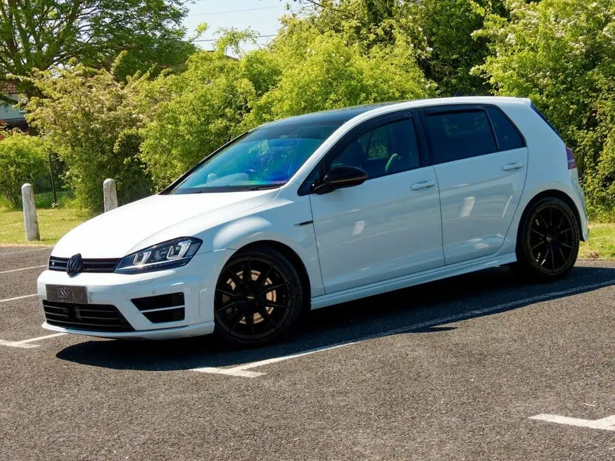 2016-volkswagen-golf-20-tsi-r-4motion-bmt-ss-hatchback-5d-dsg-big-4