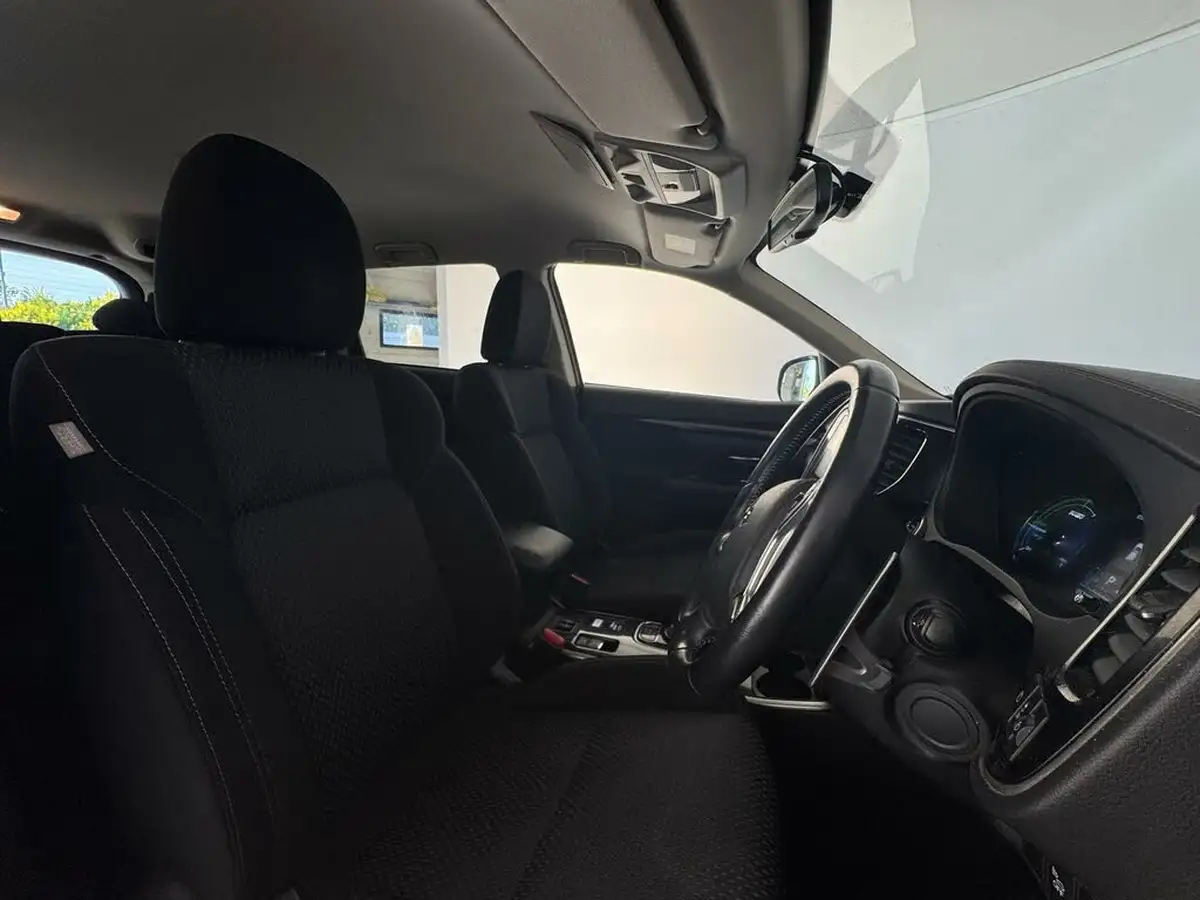 2020-mitsubishi-outlander-24-design-phev-big-34