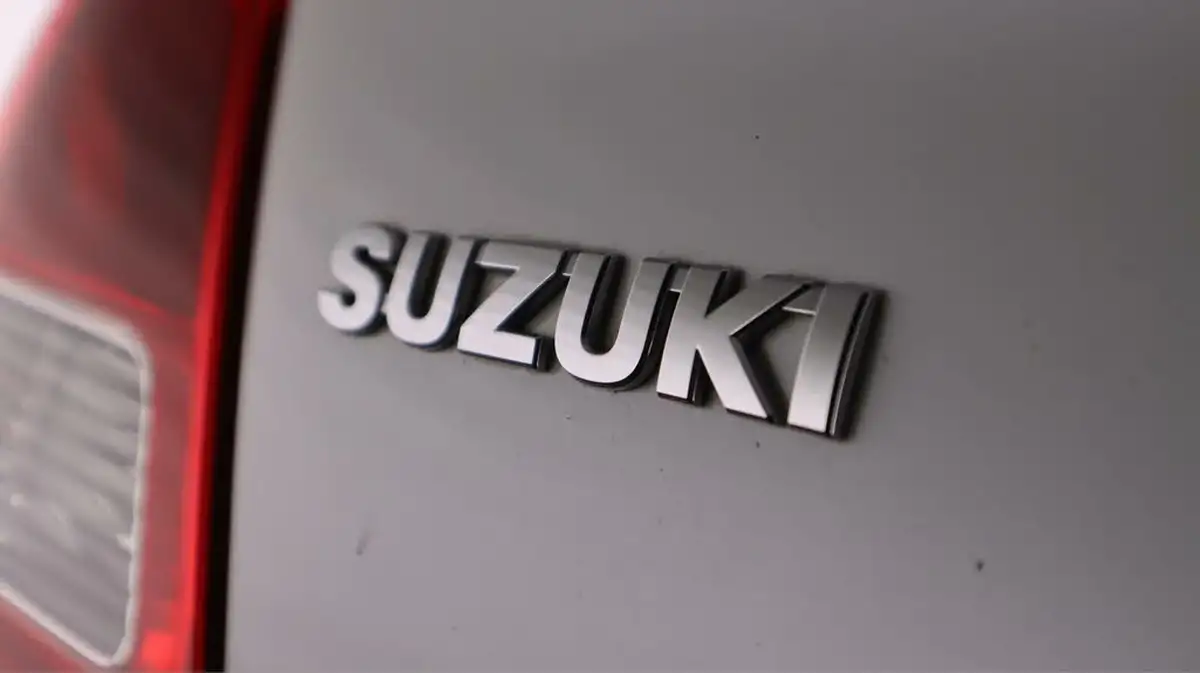2019-suzuki-swift-12-dualjet-attitude-big-20