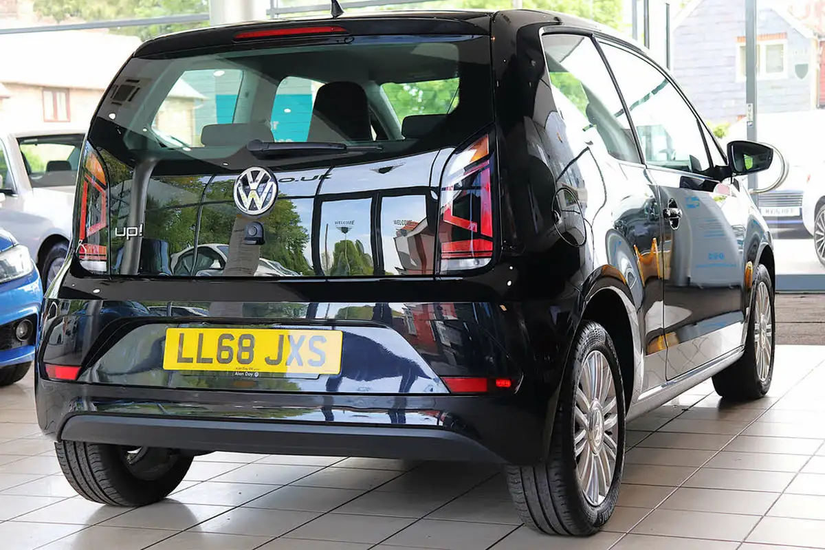 2018-volkswagen-up-10-move-up-ss-3d-big-7