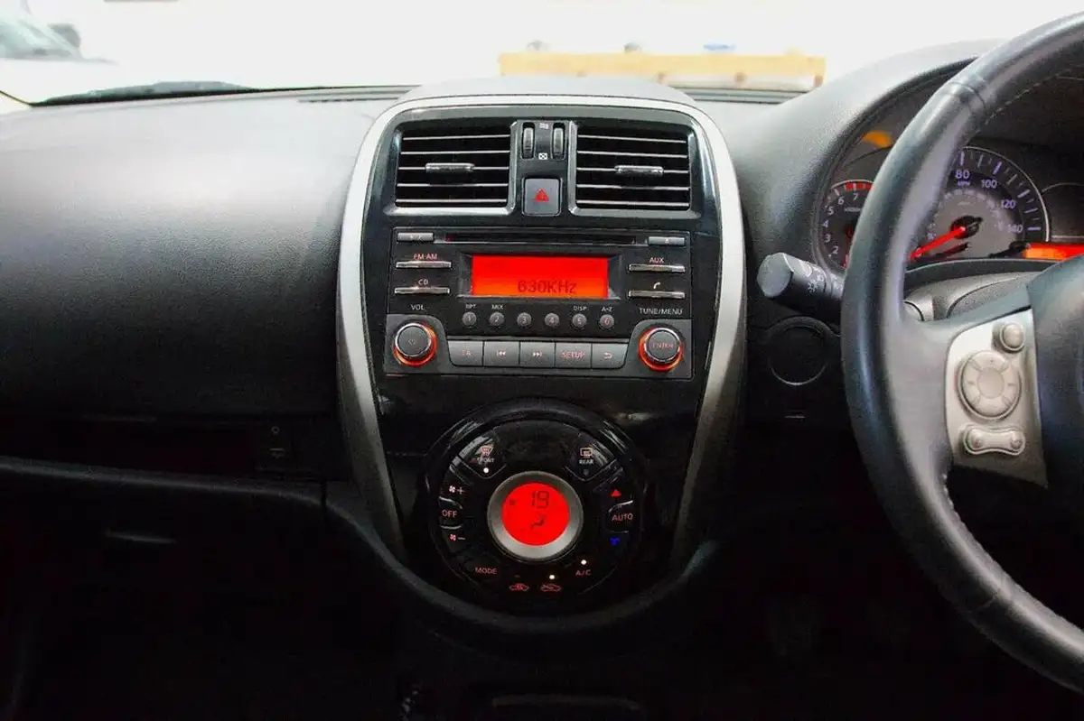 2015-nissan-micra-12-acenta-80ps-big-19
