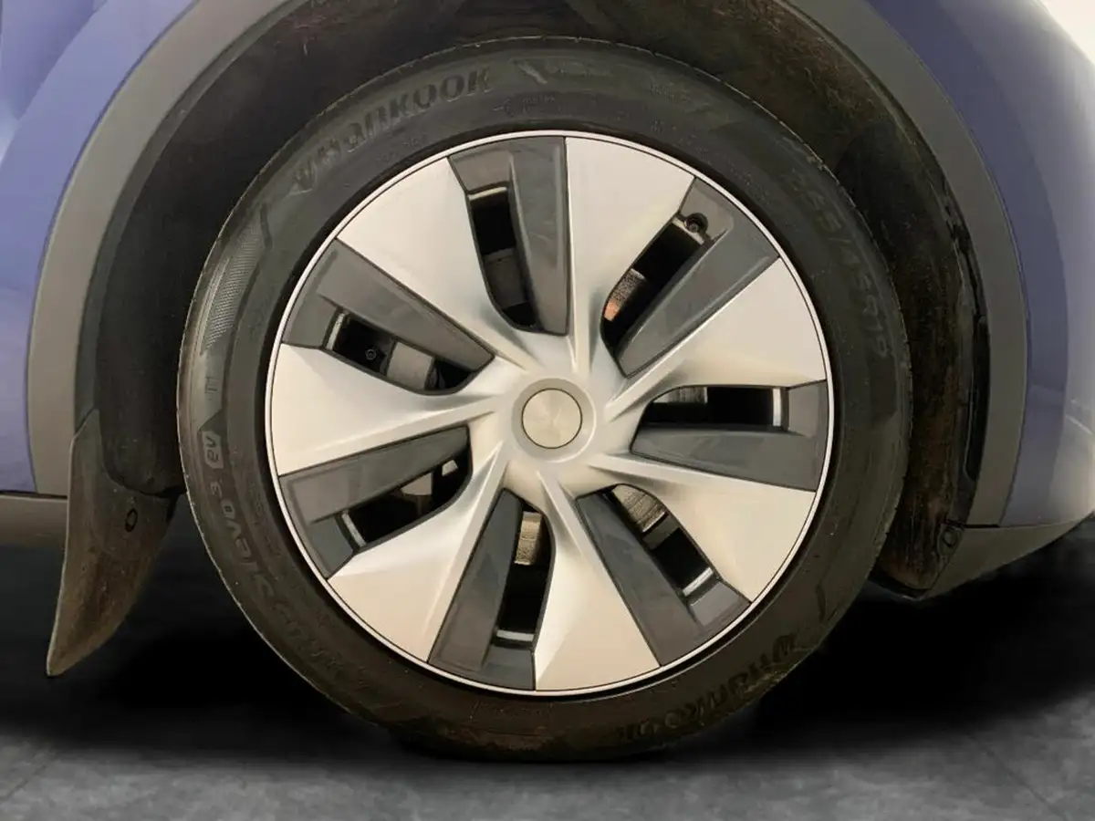 2023-tesla-model-y-e-rwd-big-32