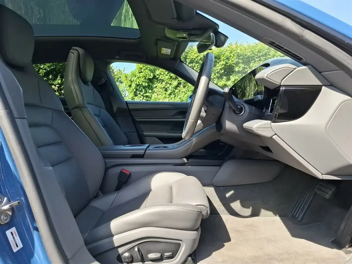 2021-porsche-taycan-e-4-cross-turismo-big-7