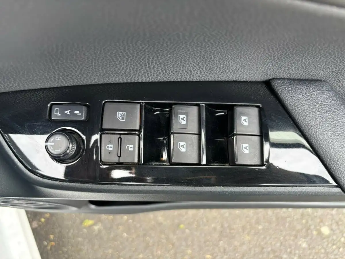 2021-toyota-prius-big-21