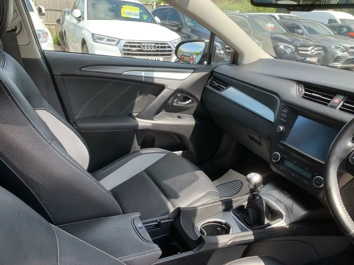 2017-toyota-avensis-20d-4d-business-edition-plus-saloon-4d-big-23