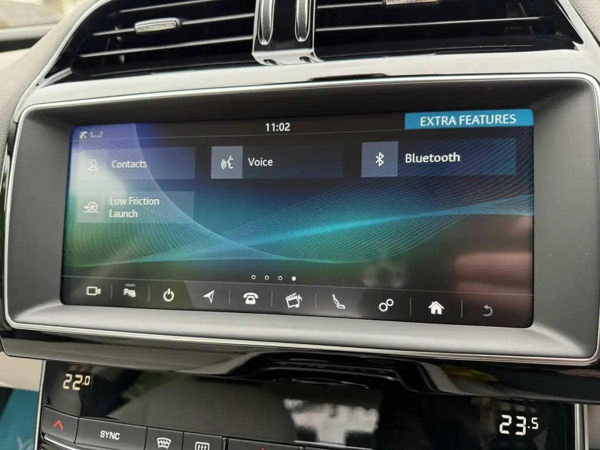 2019-jaguar-xe-20i-portfolio-200ps-big-34