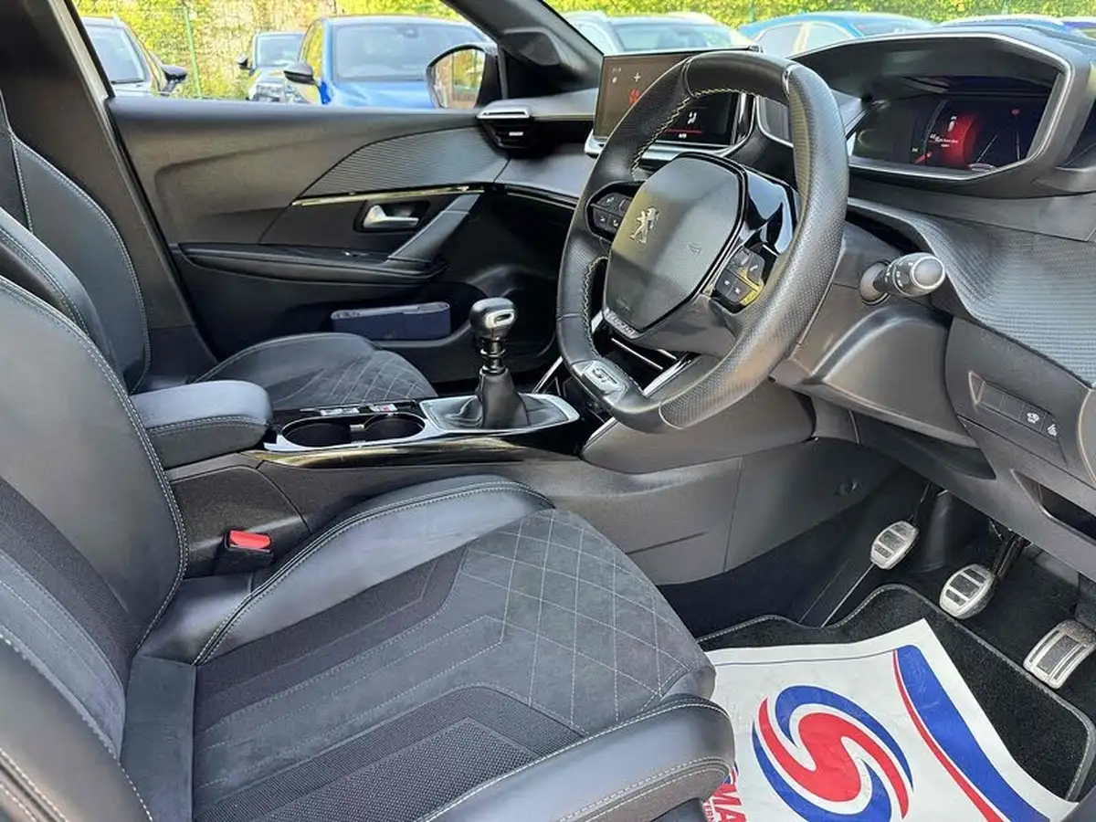 2022-peugeot-208-12-puretech-gt-premium-100bhp-big-15