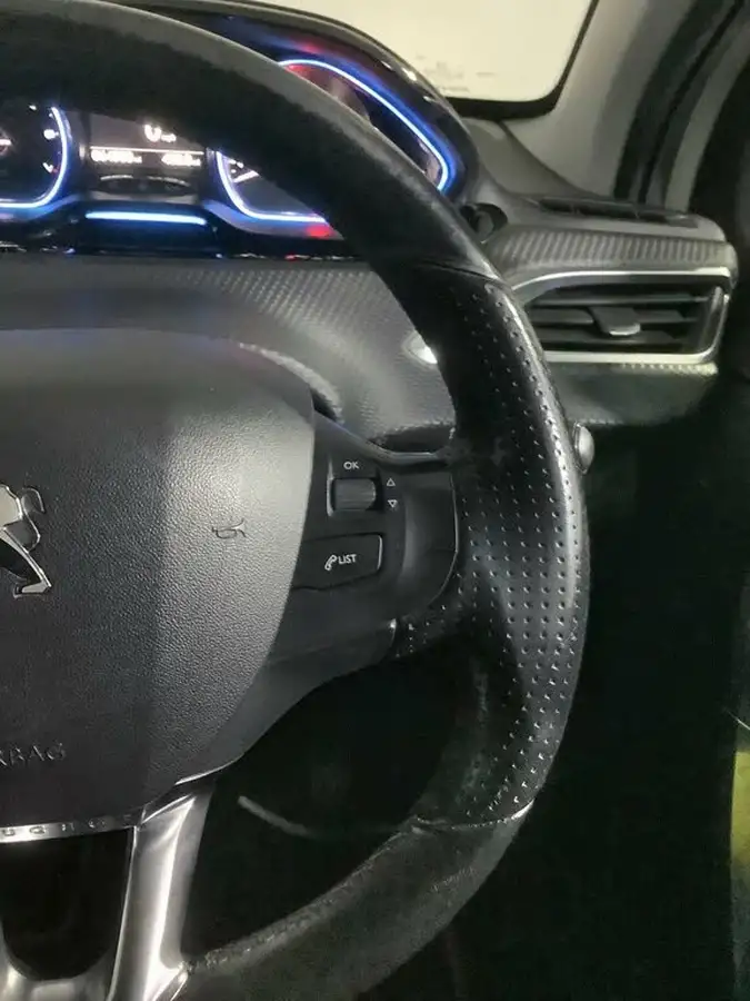 2015-peugeot-2008-crossover-12-crossway-big-17