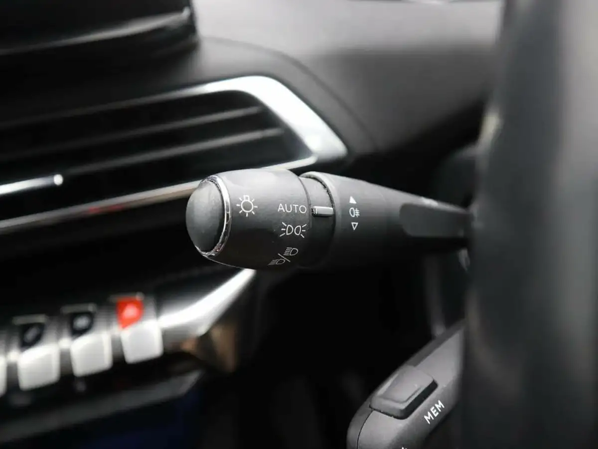 2021-peugeot-5008-suv-15-bluehdi-allure-big-31