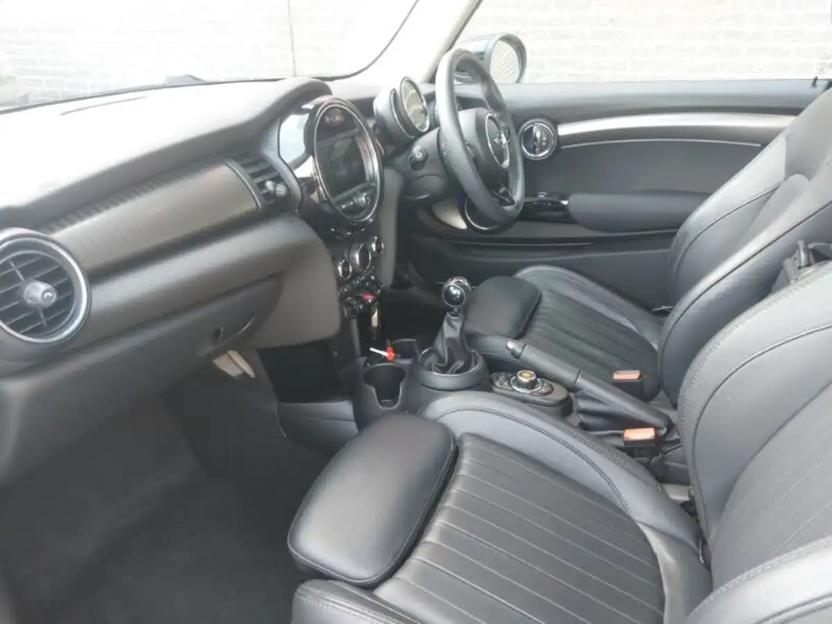 2019-mini-cooper-15-cooper-exclusive-134bhp-hatchback-3d-big-4