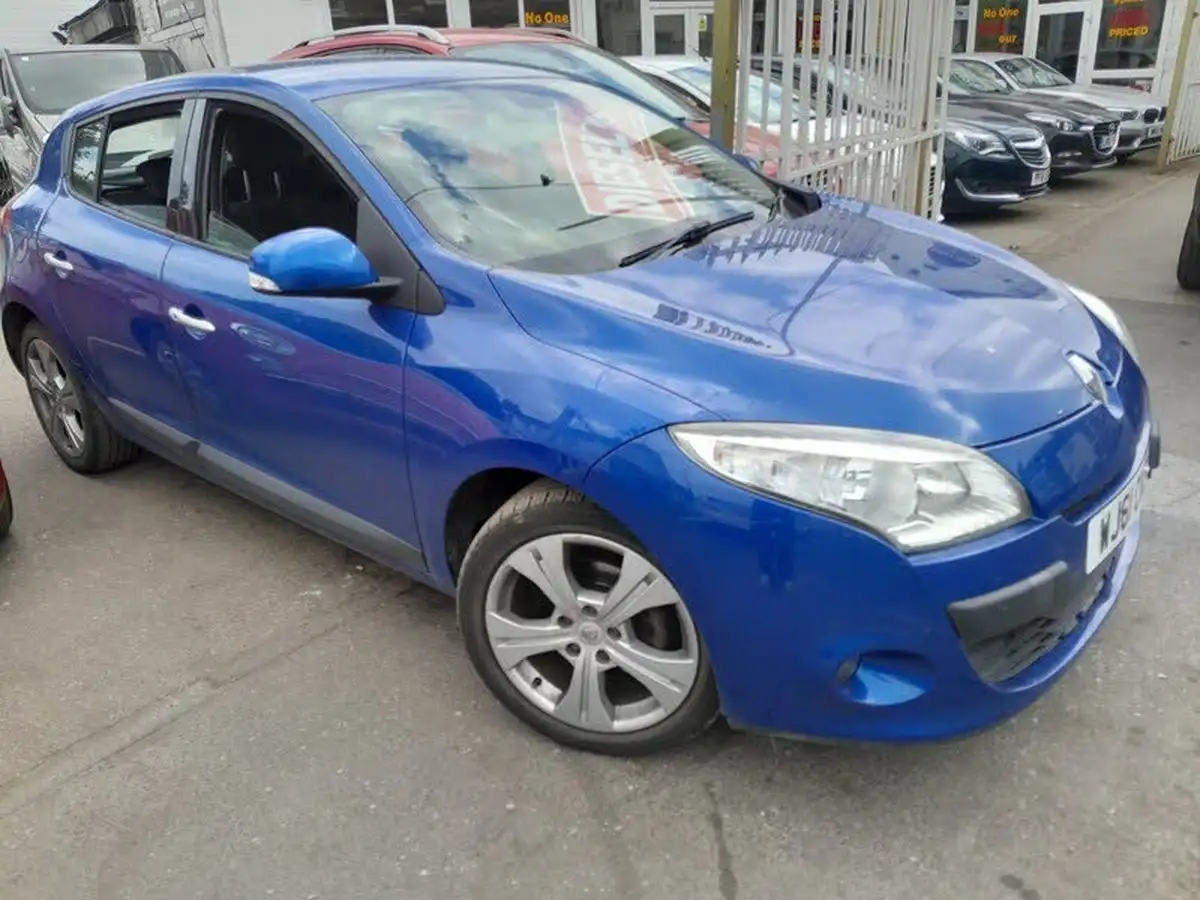 2011-renault-megane-19td-dynamique-tom-tom-19dci-130-hatchback-5d-big-1