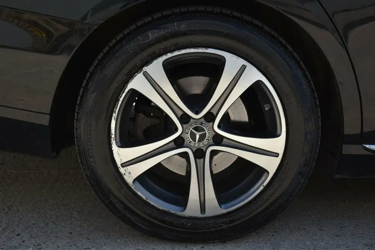 2019-mercedes-benz-e-class-20d-e220d-se-ss-estate-5d-big-58