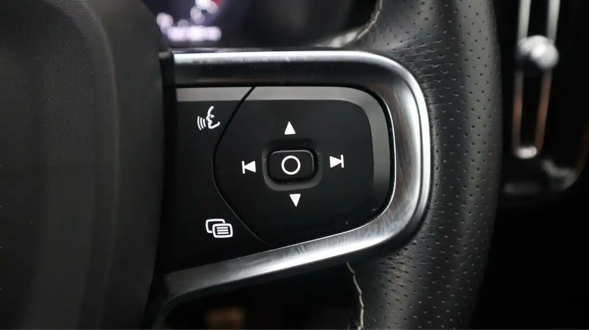 2021-volvo-xc40-15-t3-r-design-163bhp-big-24