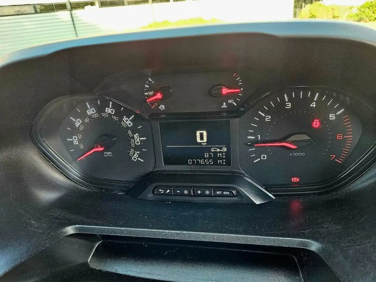 2020-peugeot-partner-15-bluehdi-1000-professional-100ps-eu6dt-panel-big-17