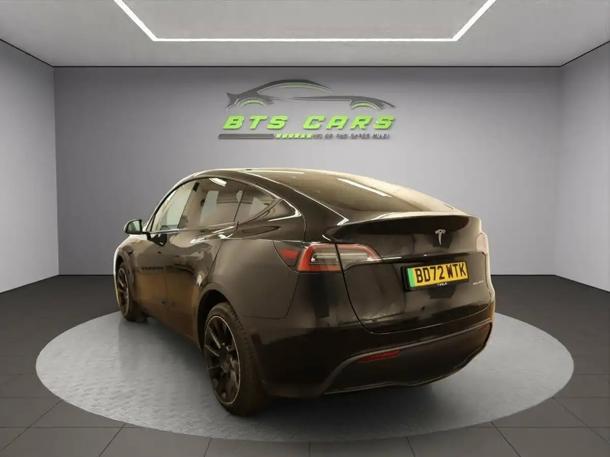2022-tesla-model-y-e-long-range-big-2
