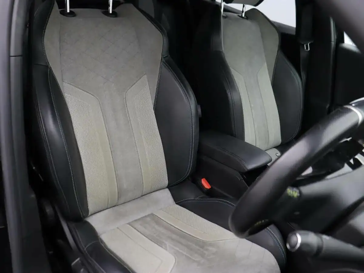 2021-peugeot-2008-suv-e-gt-premium-50kwh-big-8
