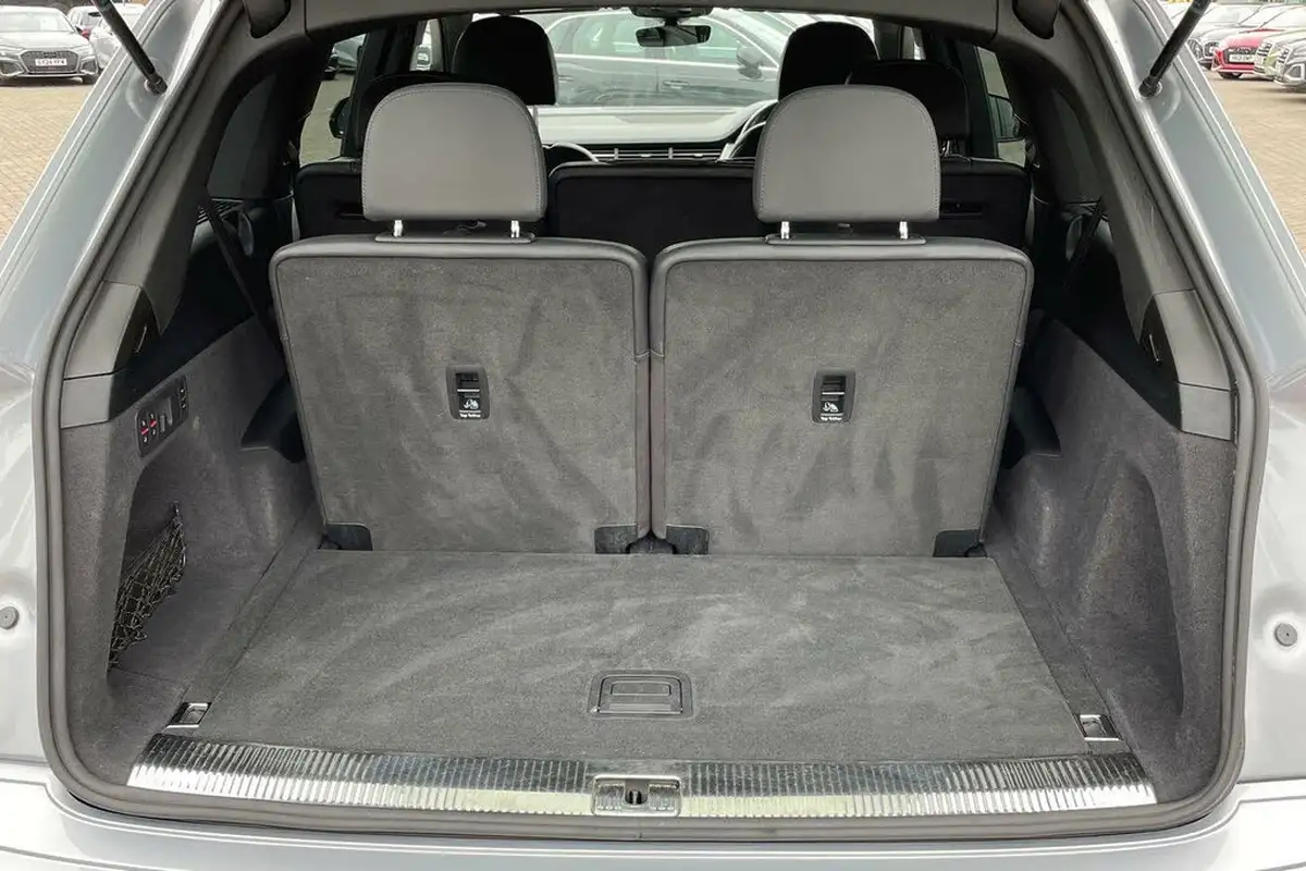 2018-audi-q7-30-50-tdi-s-line-big-30