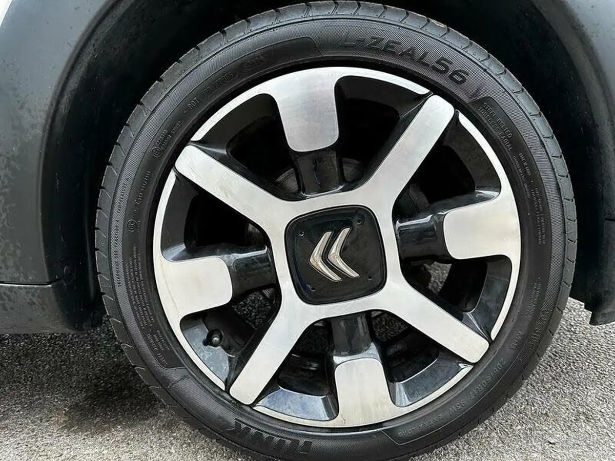 2015-citroen-c4-cactus-16bluehdi-flair-big-20