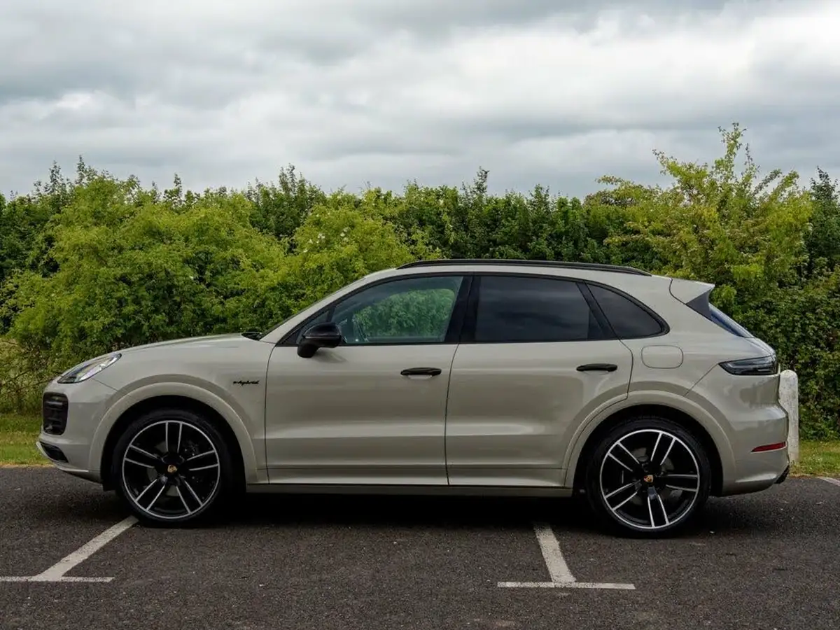 2023-porsche-cayenne-30-v6-e-hybrid-462ps-station-wagon-big-5