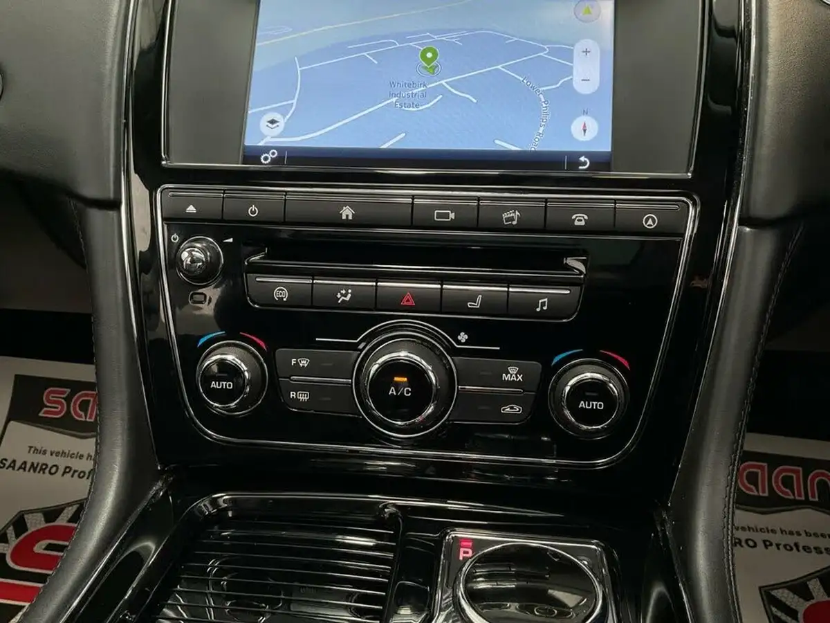 2017-jaguar-xj-series-30td-xj-portfolio-lwb-big-52