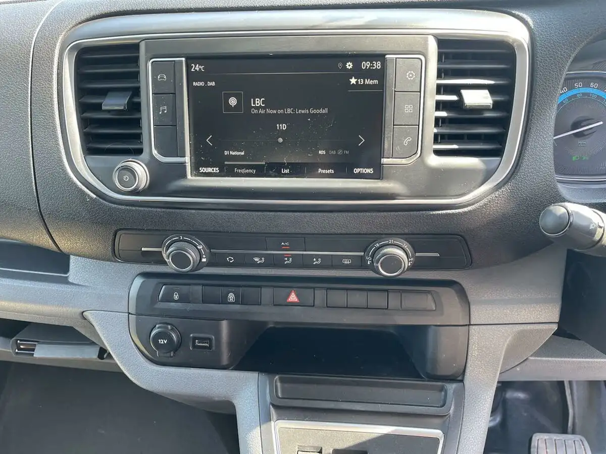 2022-vauxhall-vivaro-life-e-combi-l-9-seat-big-34