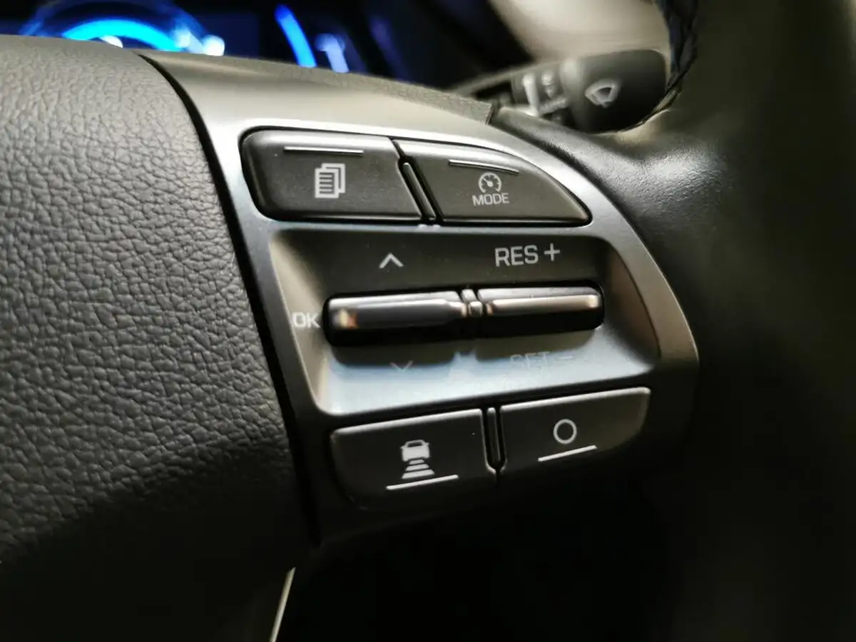 2021-hyundai-ioniq-e-premium-se-electric-100kw-big-30
