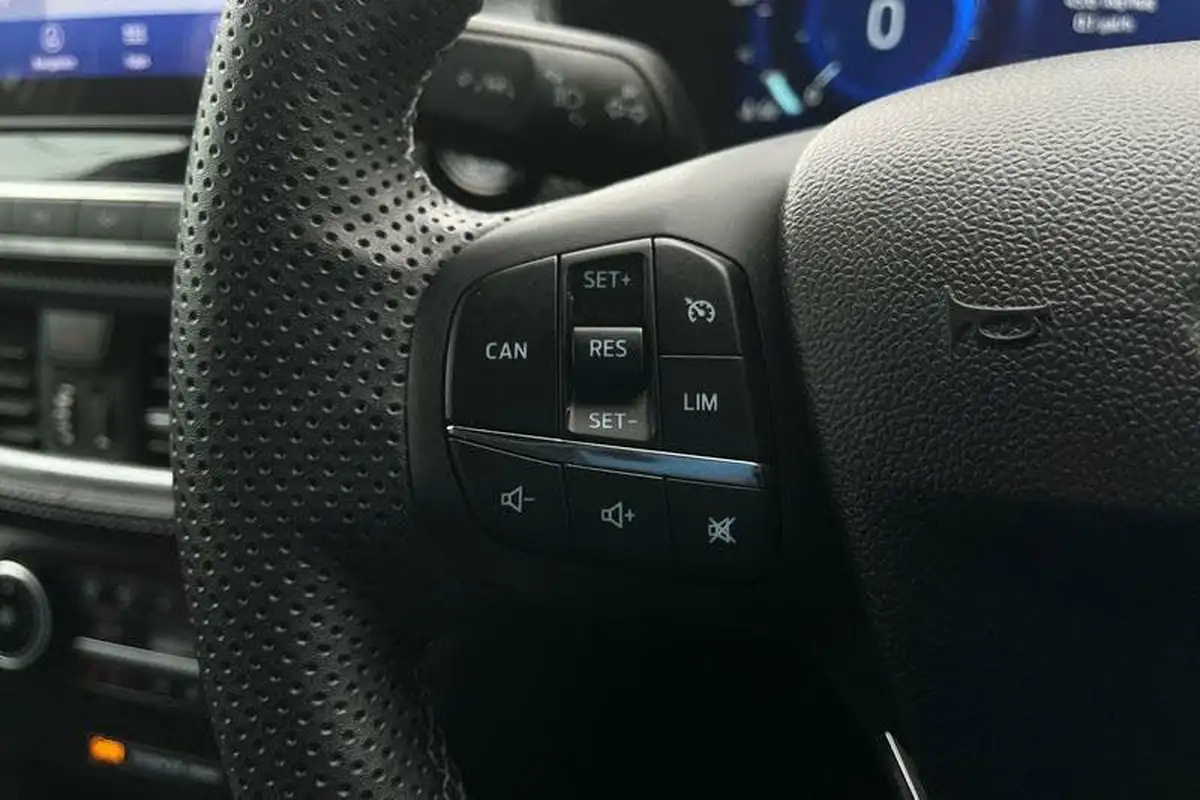 2023-ford-puma-suv-10-st-line-vignale-125ps-big-23
