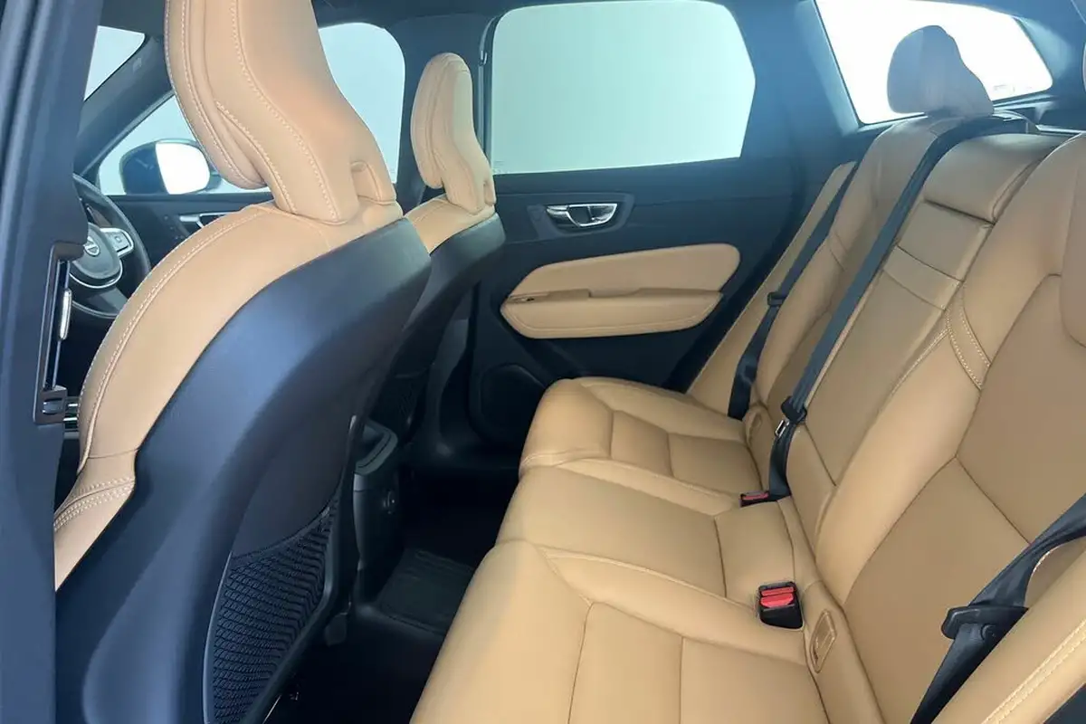 2021-volvo-xc60-20-t8-inscription-pro-390bhp-big-16