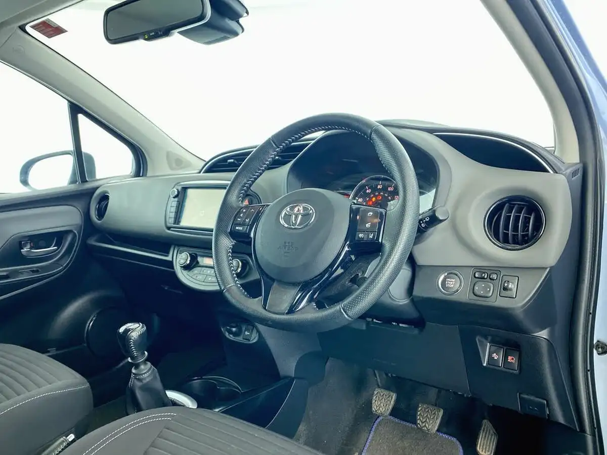 2016-toyota-yaris-133-design-tss-cvt-big-30