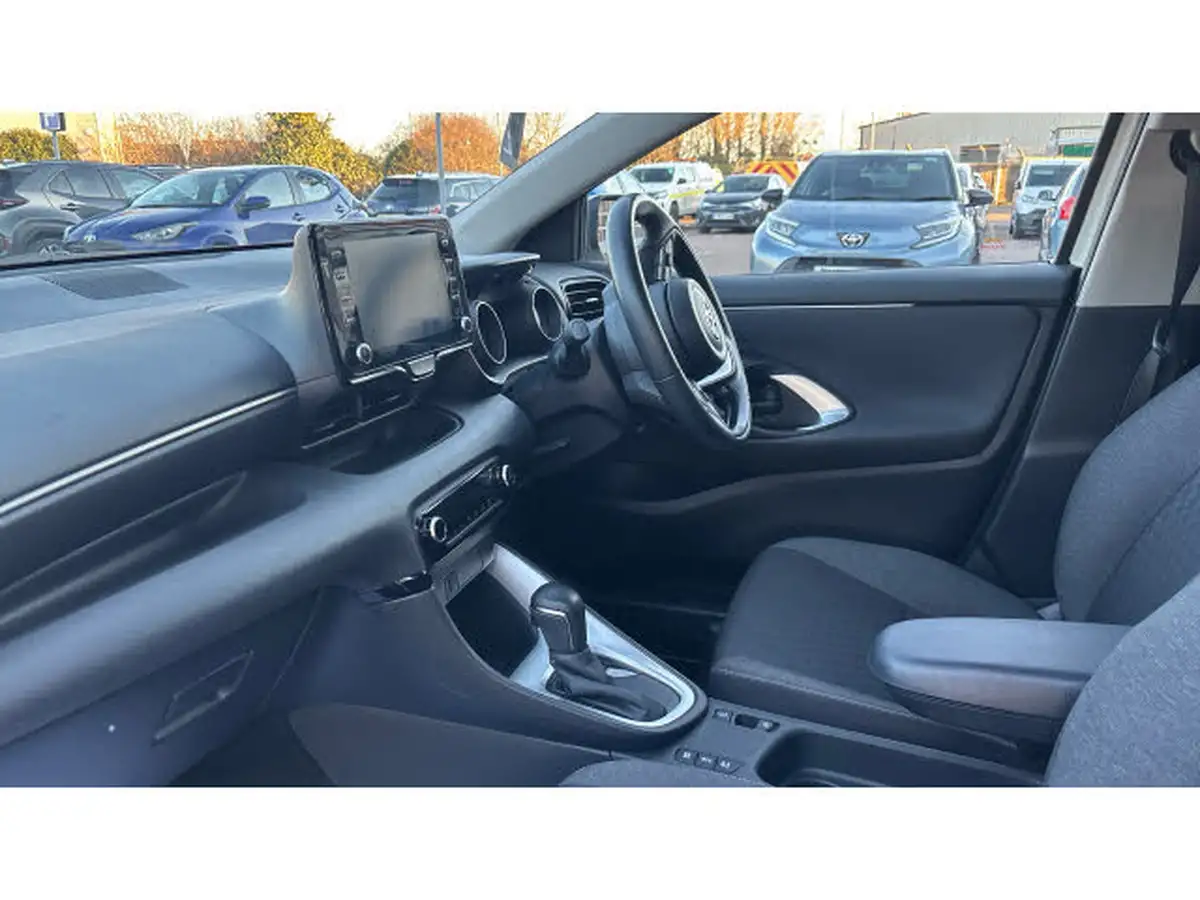 2022-toyota-yaris-15-vvt-i-design-big-9