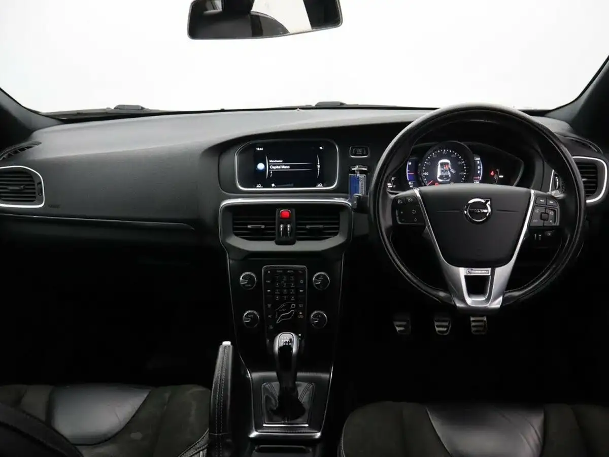 2016-volvo-v40-20td-d2-r-design-big-21