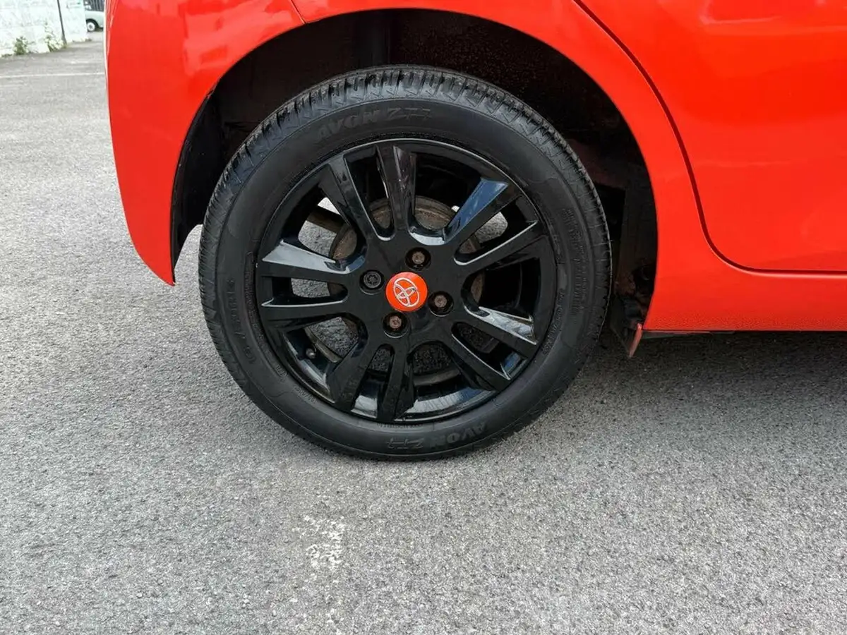 2014-toyota-aygo-10-vvt-i-x-cite-5d-big-14