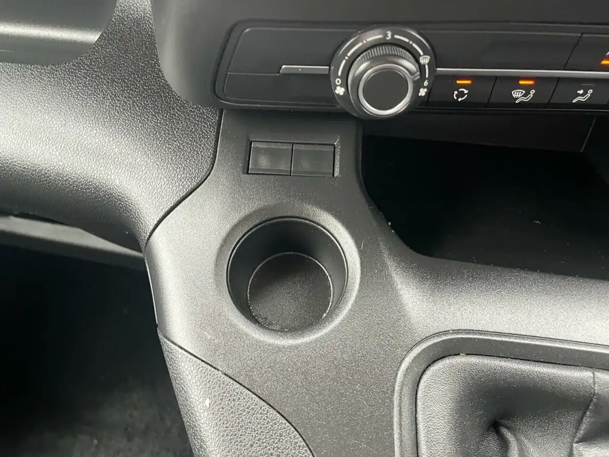 2022-toyota-proace-city-15d-active-big-31
