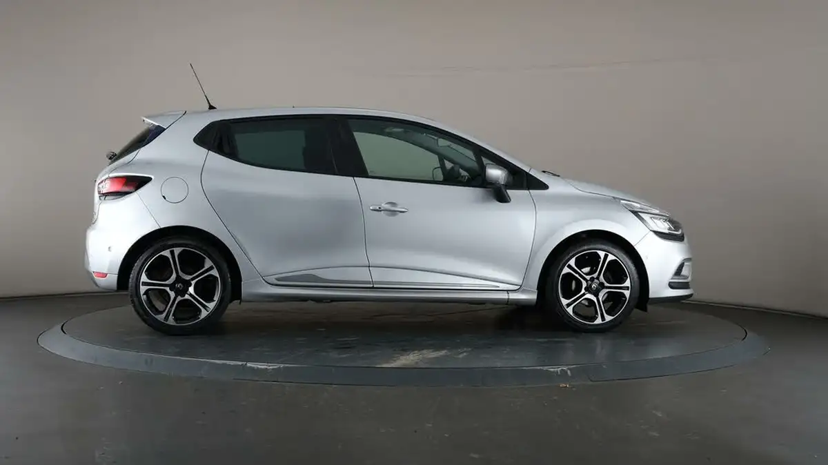 2018-renault-clio-15dci-signature-nav-90bhp-big-61