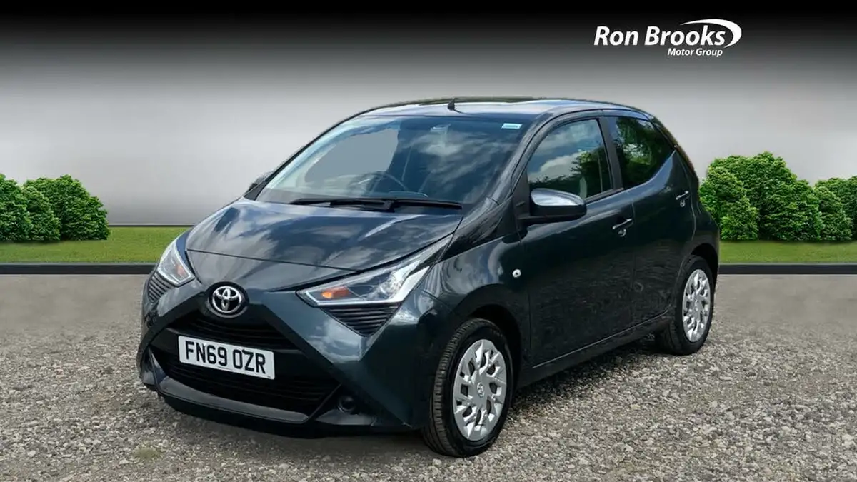 2019-toyota-aygo-10-vvt-i-x-play-tss-x-shift-big-2