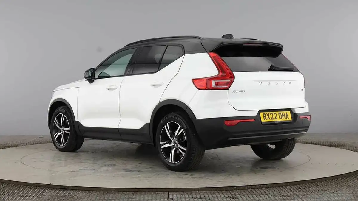 2022-volvo-xc40-15-t3-r-design-big-2