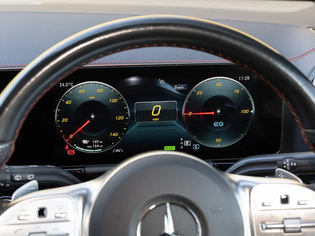 2021-mercedes-benz-eqa-e-eqa-250-amg-line-big-10