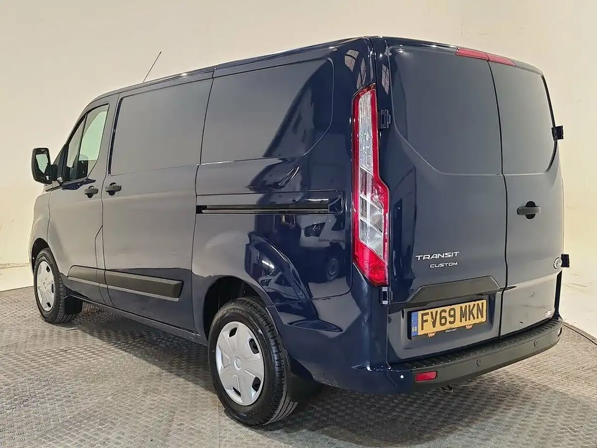 2020-ford-transit-custom-20tdci-320-l1h1-trend-105pseu6dt-panel-van-big-3