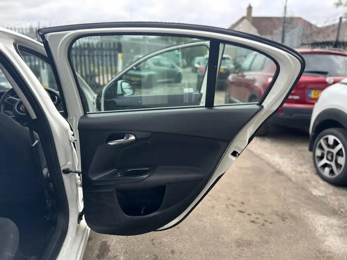 2018-fiat-tipo-14-easy-plus-hatchback-big-21
