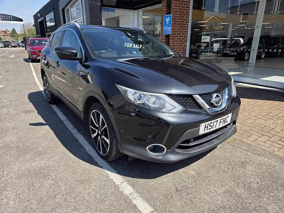 2017-nissan-qashqai-12-dig-t-tekna-big-0