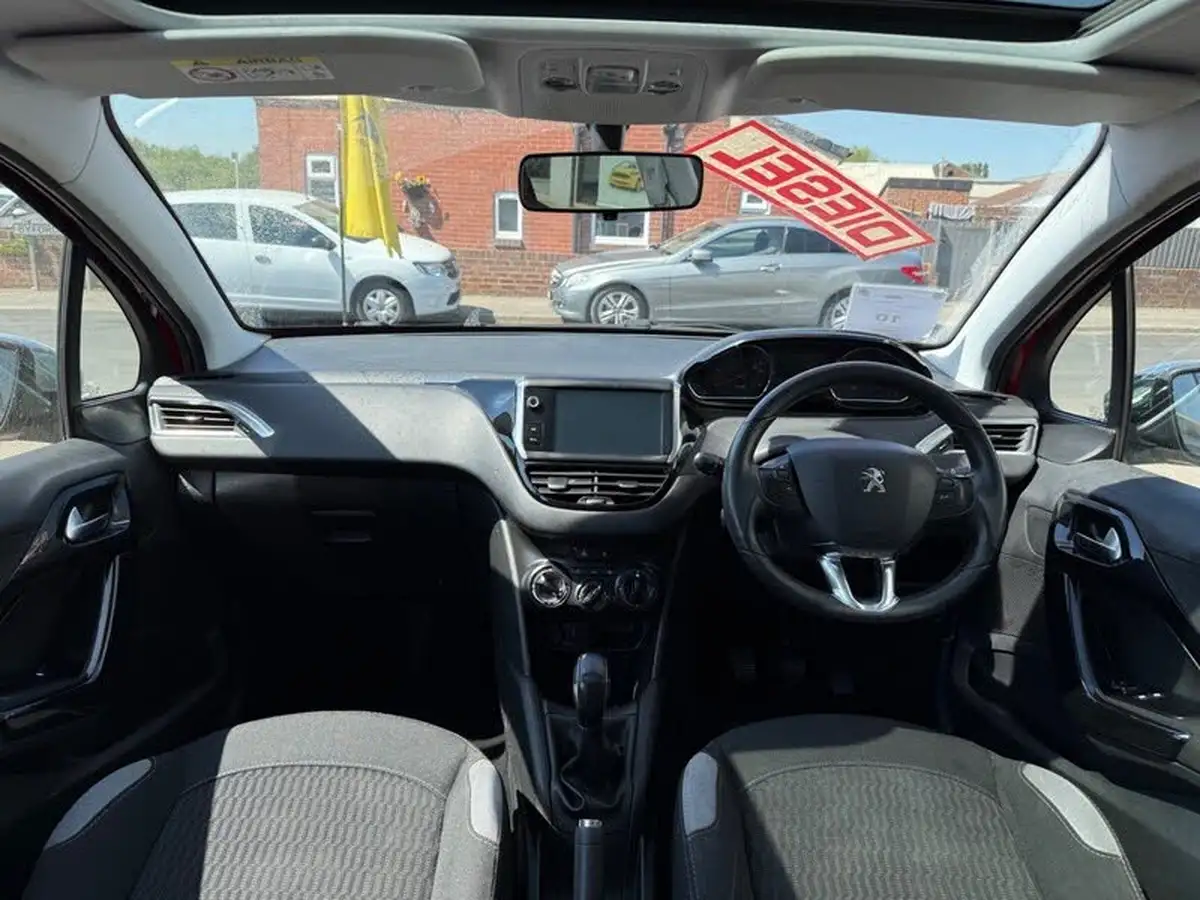 2014-peugeot-208-14td-style-14hdi-68bhp-5d-big-15