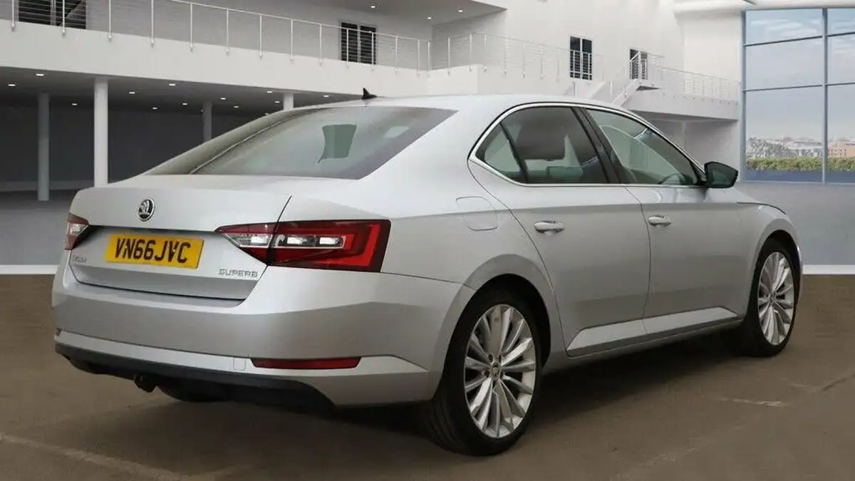 2016-skoda-superb-20tdi-scr-se-l-executive-190ps-hatchback-dsg-big-5