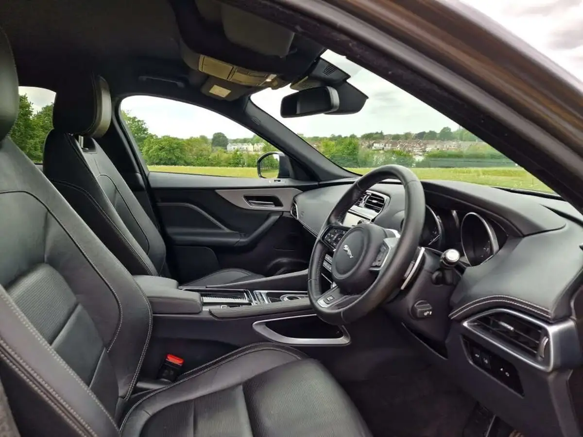 2017-jaguar-f-pace-20-i4d-r-sport-180ps-awd-ss-auto-big-7