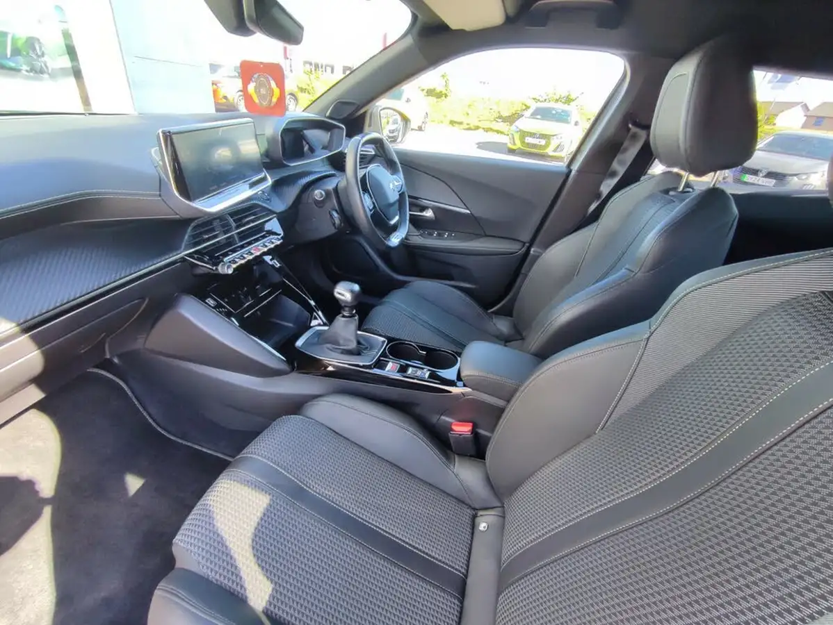 2020-peugeot-2008-suv-12-puretech-gt-line-big-16