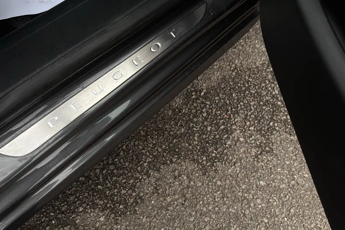 2019-peugeot-208-12-puretech-signature-big-32