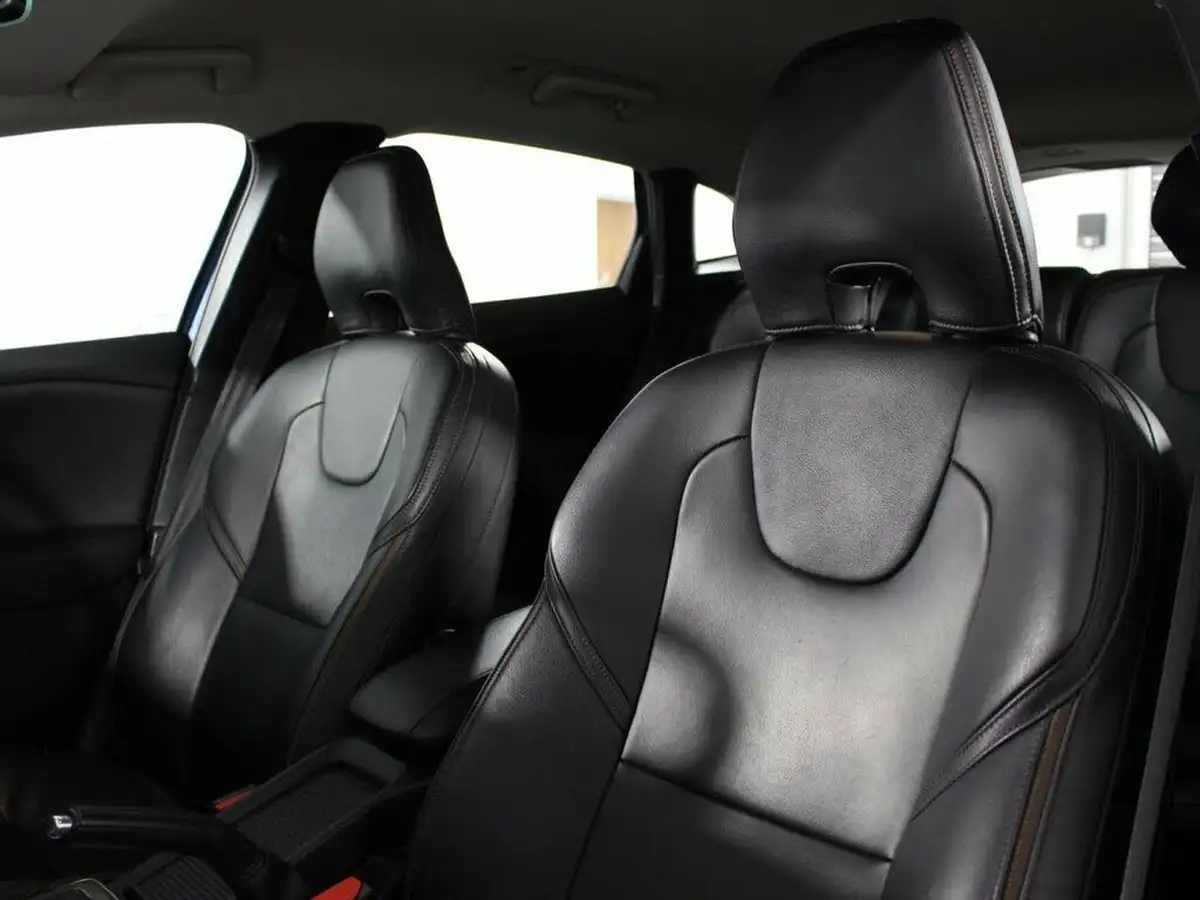 2015-volvo-v40-16td-d2-cross-country-lux-powershift-big-11