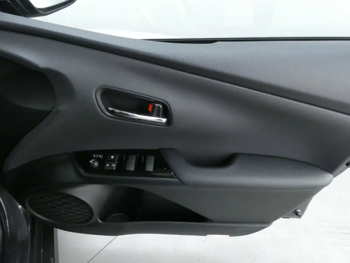 2022-toyota-prius-18-vvt-i-business-edition-plus-15in-alloys-cvt-big-27