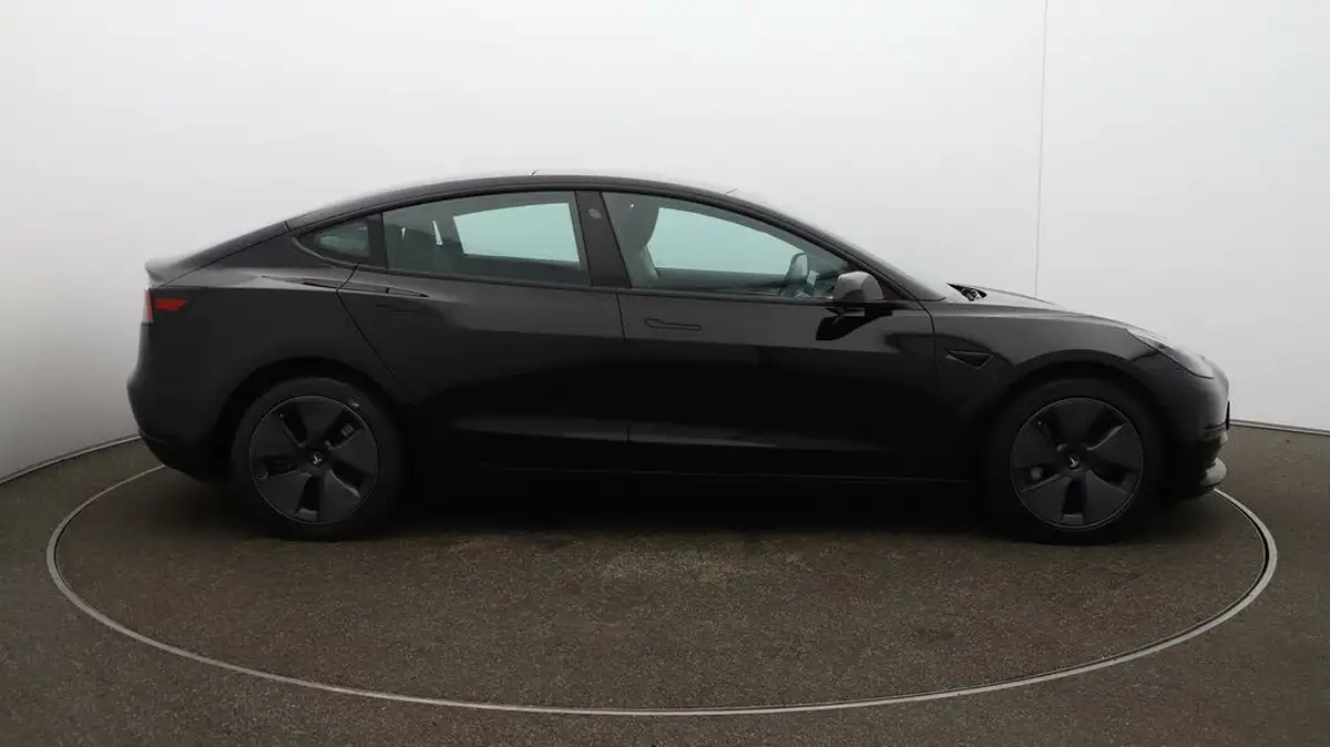 2022-tesla-model-3-e-long-range-big-48