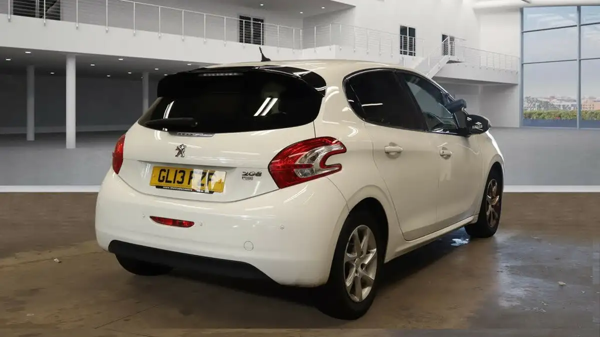 2013-peugeot-208-14td-allure-14e-hdi-ss-5d-egc-big-5