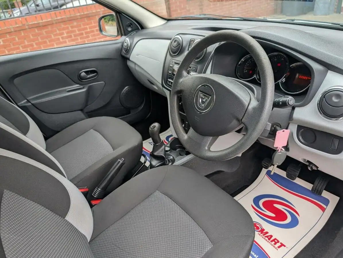 2014-dacia-sandero-12-ambiance-big-19